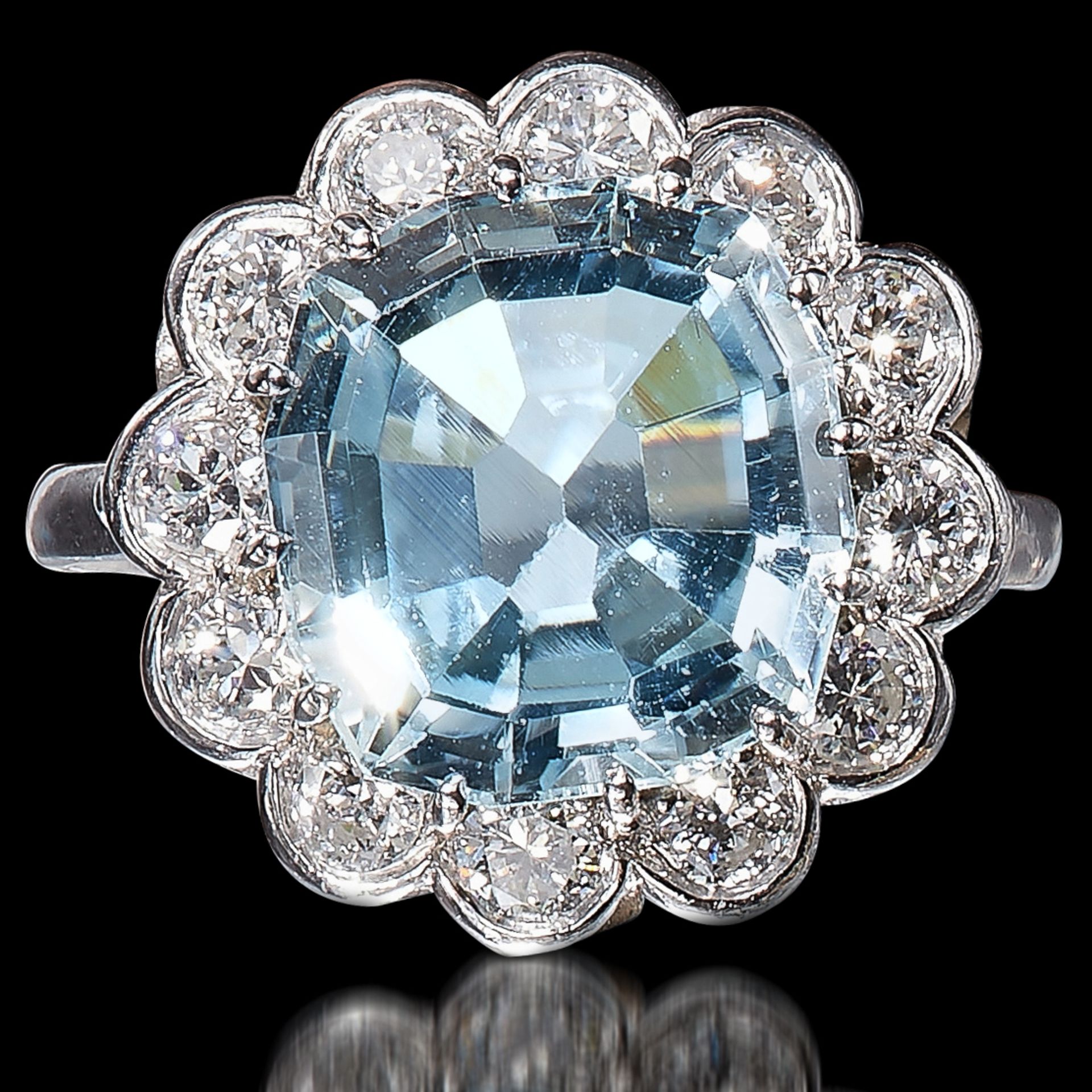 ART DECO AQUAMARINE AND DIAMOND CLUSTER RING