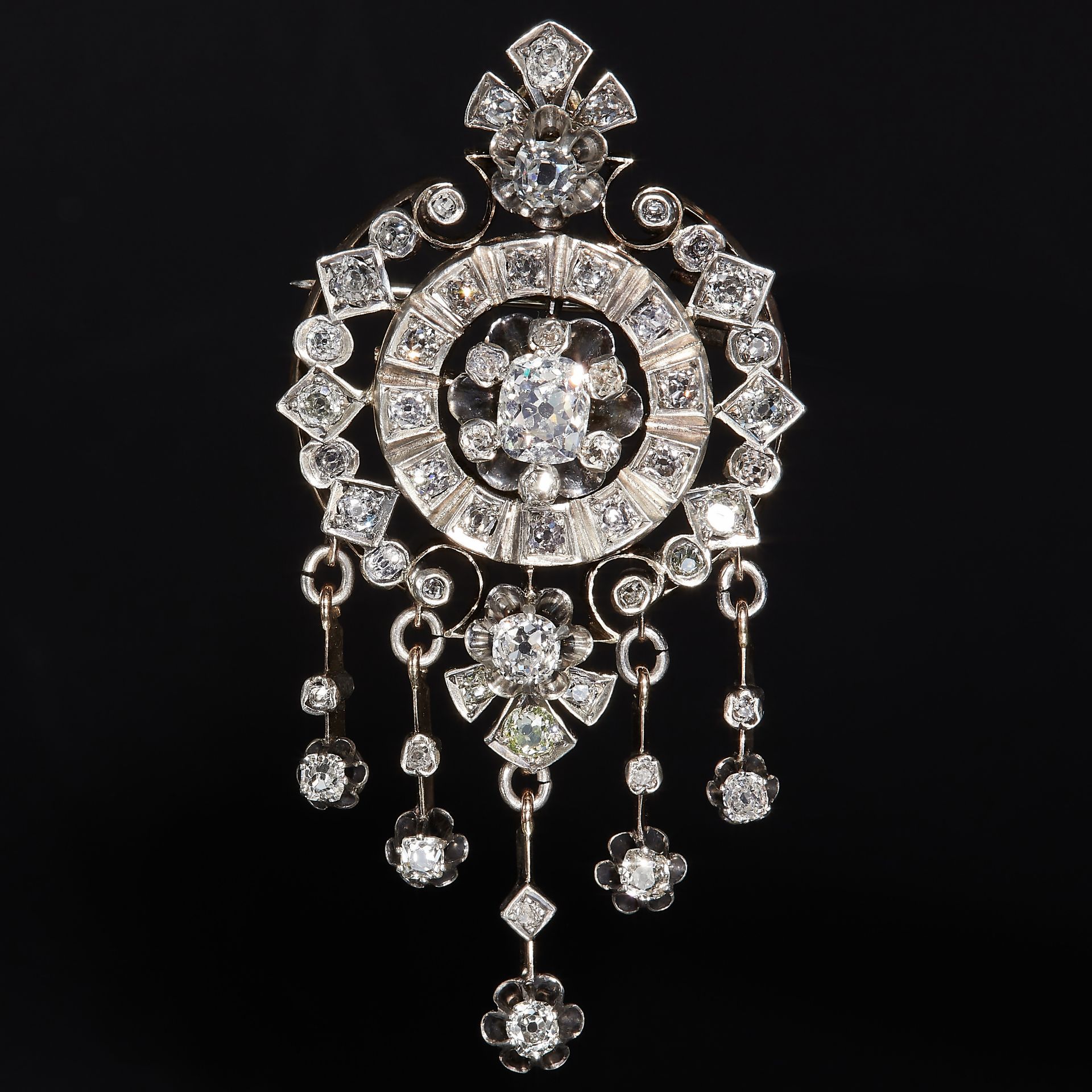 A FINE VICTORIAN DIAMOND DROP BROOCH/PENDANT