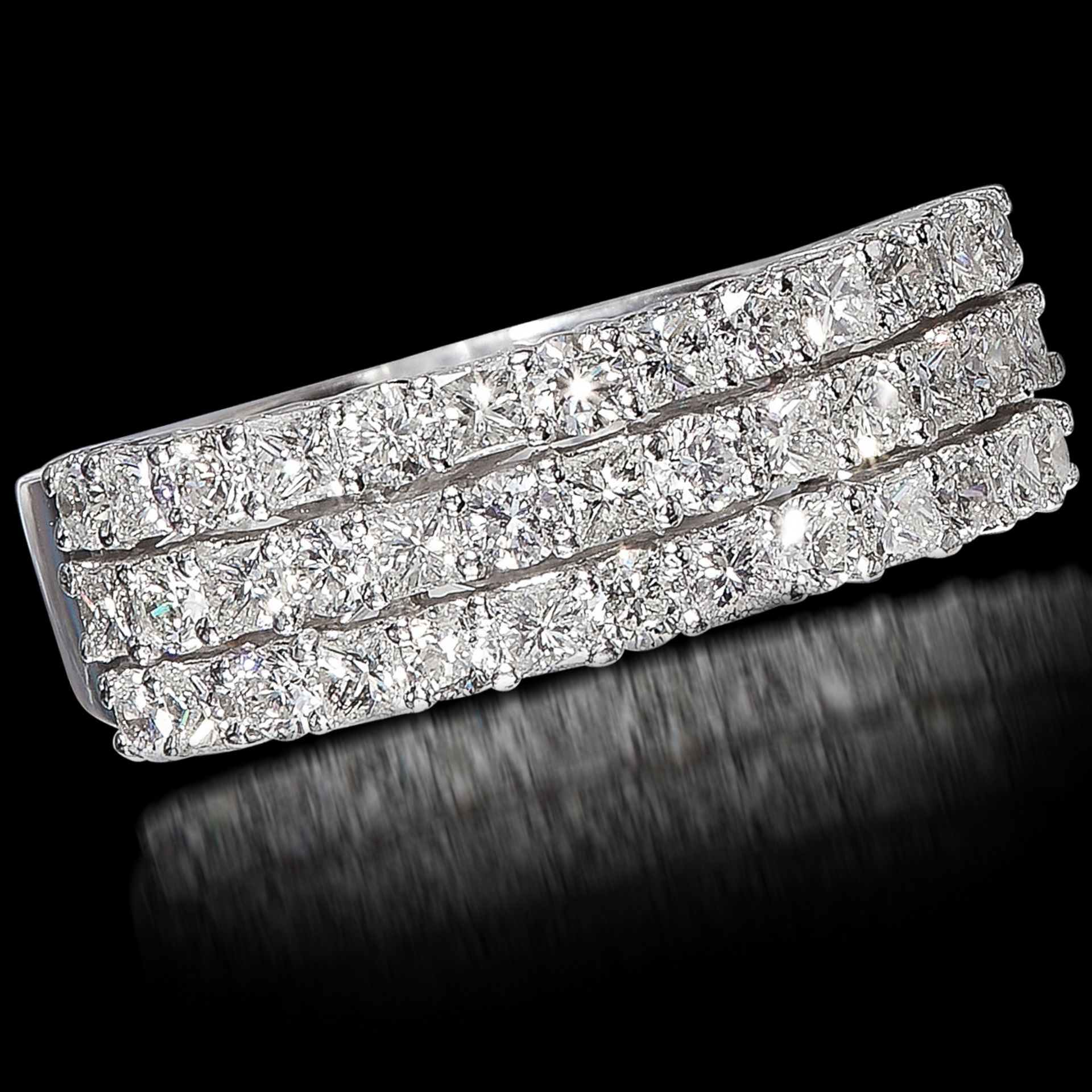 THREE ROW 18K WHITE GOLD DIAMOND RING