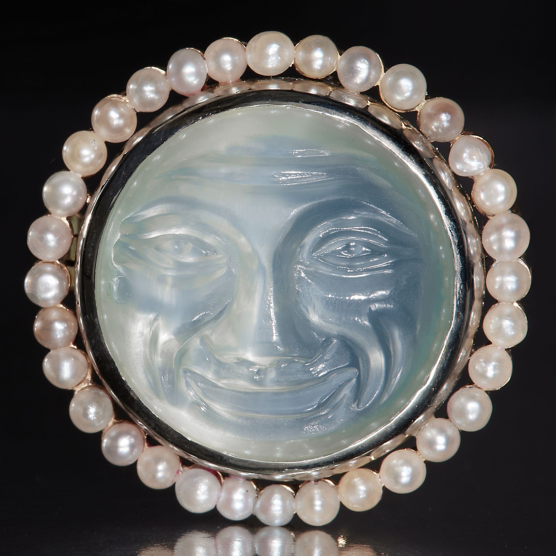 IMPRESSIVE ANTIQUE MAN ON THE MOON CIRCULAR BROOCH WITH PEARLS.