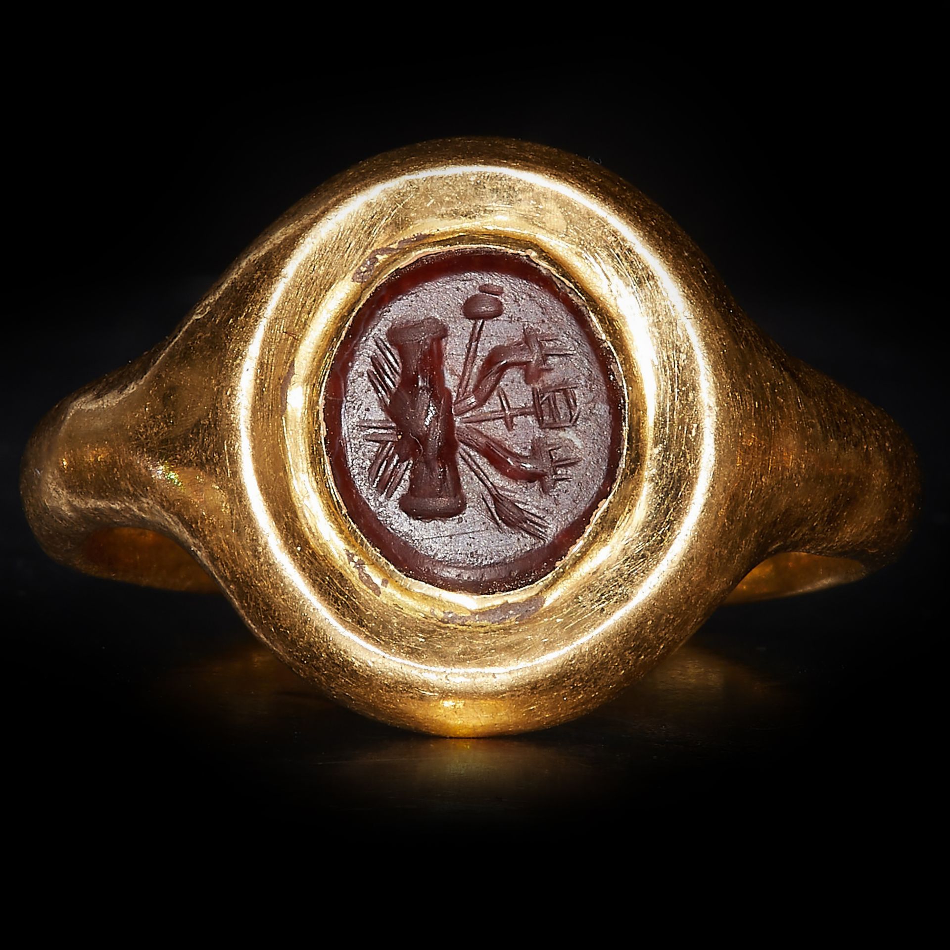 STUNNING AND RARE ANTIQUE INTAGLIO RING