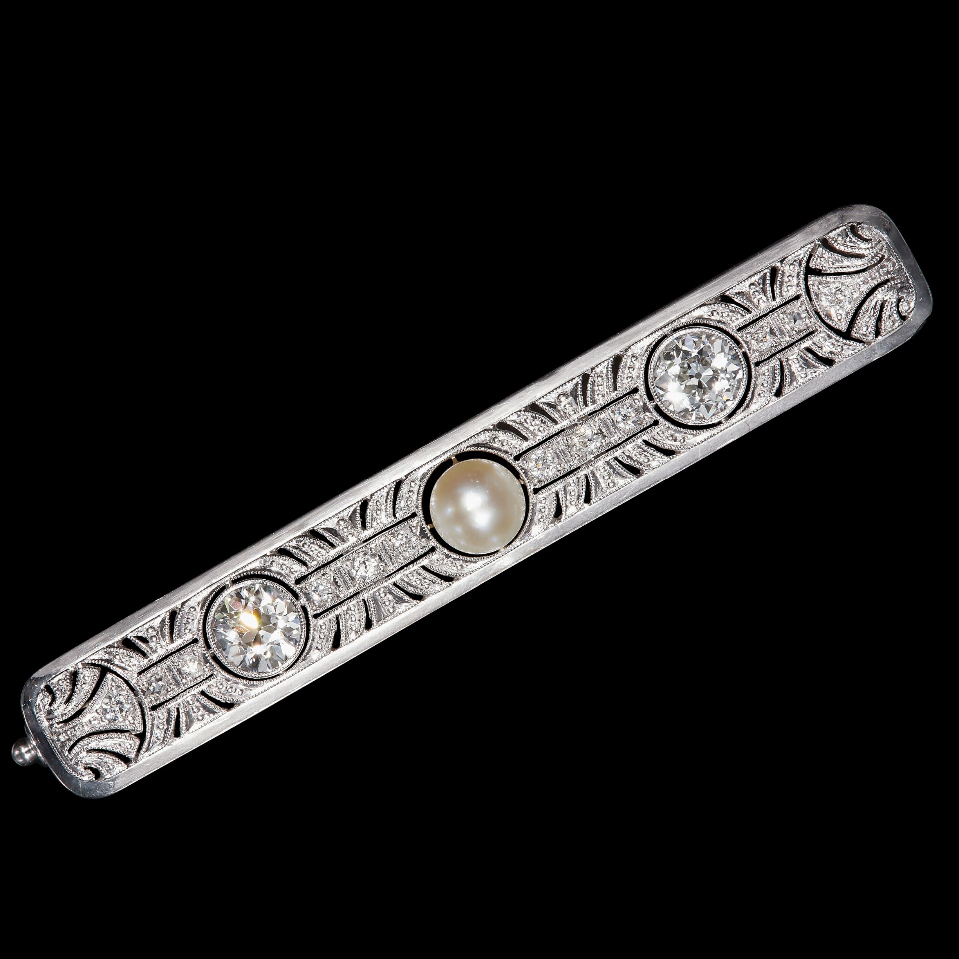 FINE ART DECO DIAMOND AND PEARL BROOCH