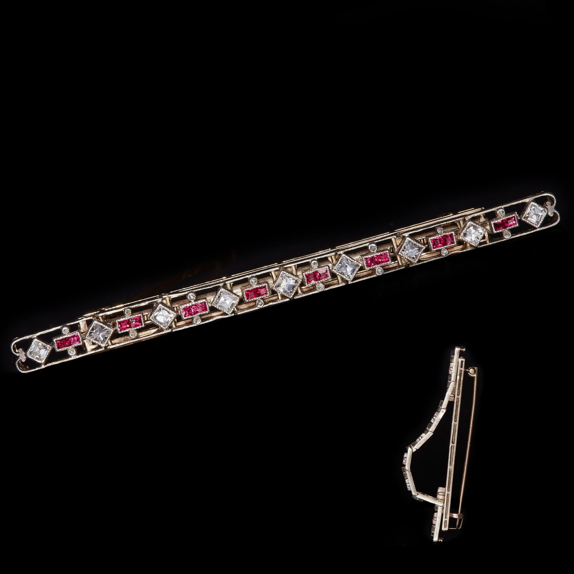 ART-DECO RUBY AND DIAMOND BAR BROOCH/SCARF HOLDER