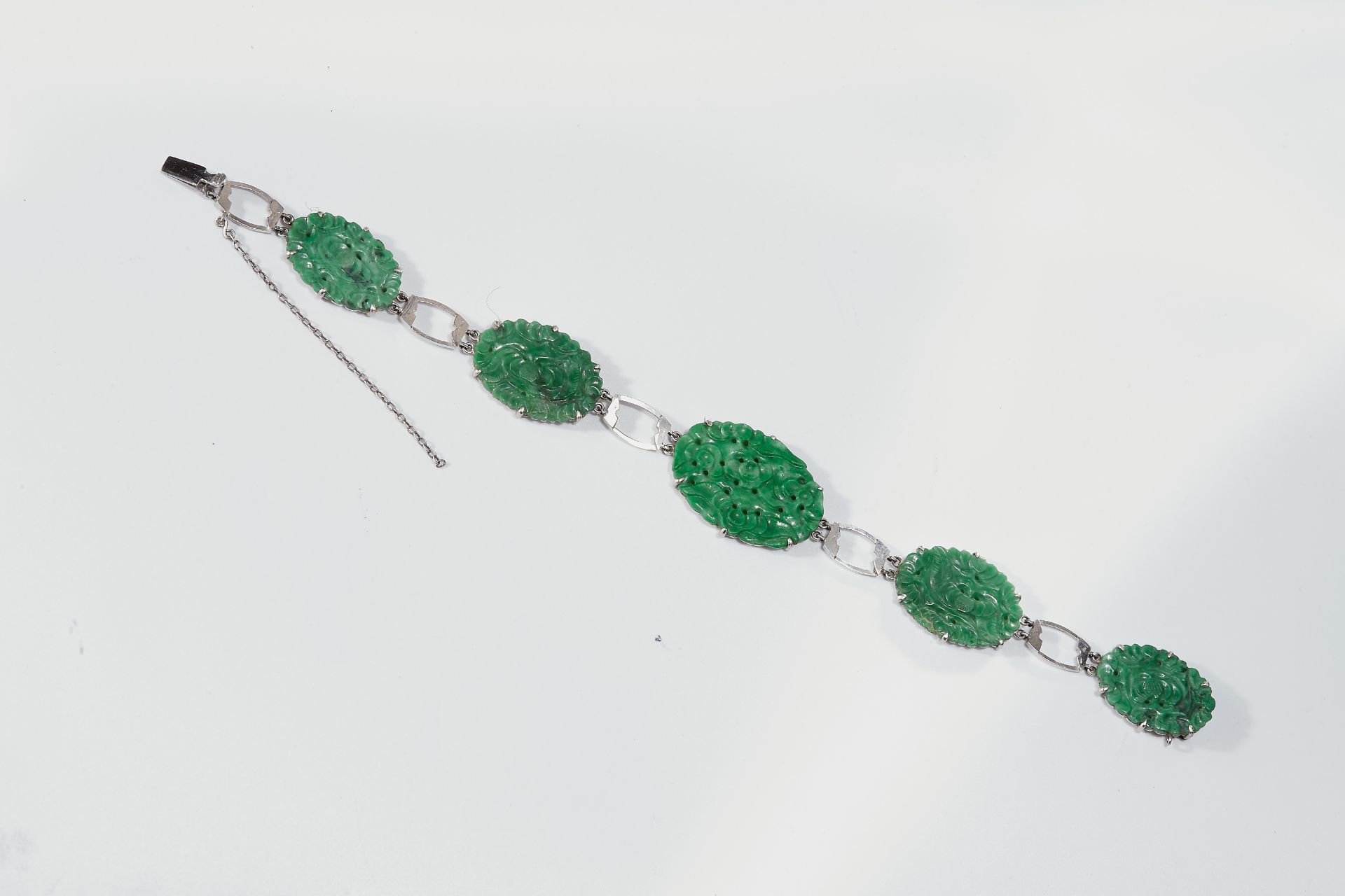 VINTAGE CARVED JADE BRACELET - Image 3 of 3