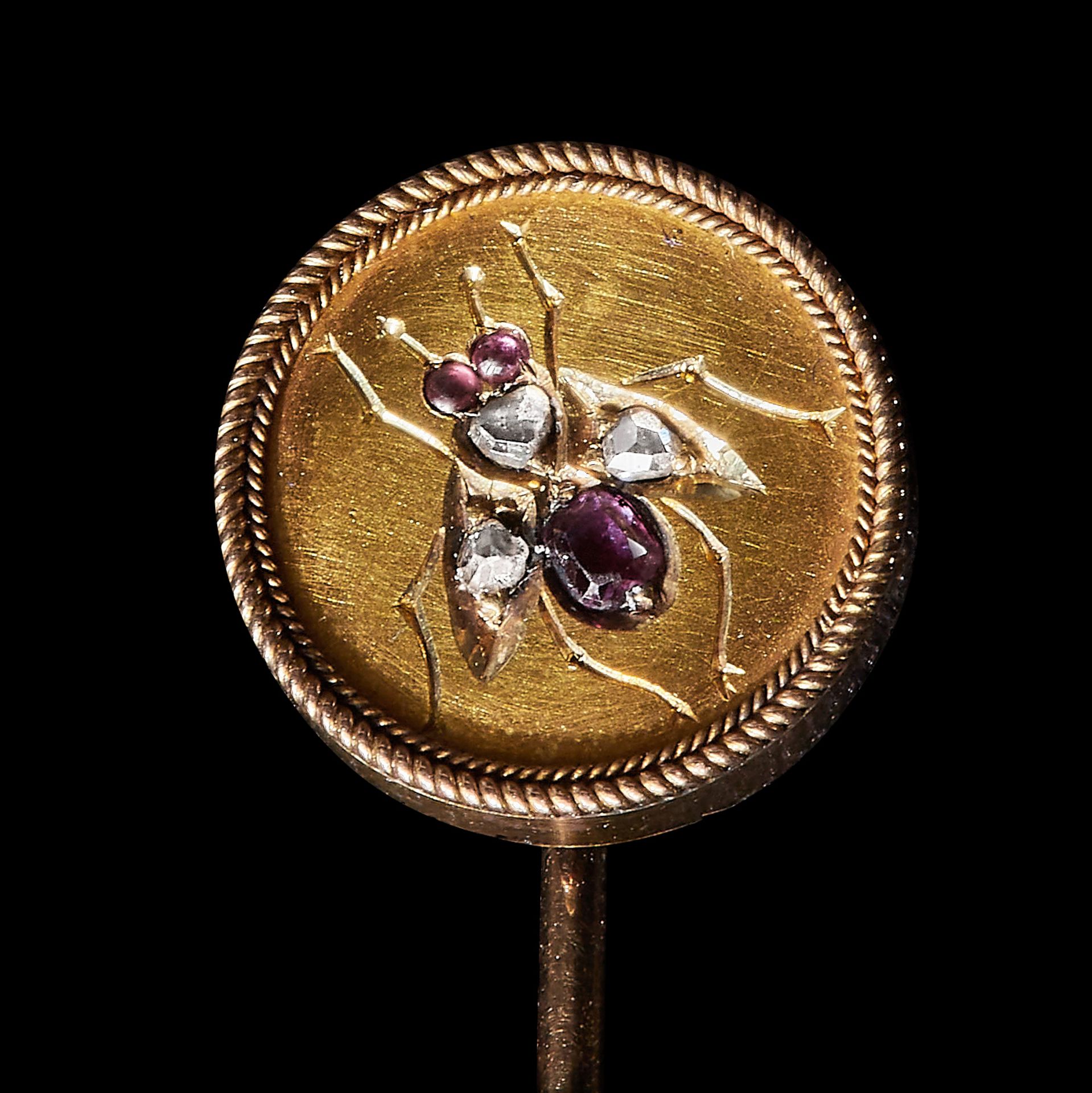 FINE DIAMOND AND RUBY STICK PIN, IN THE FORM OF A BEE