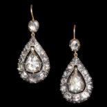 BEAUTIFUL AND FINELY MADE PAIR OF ANTIQUE DIAMOND DROP EARRINGS