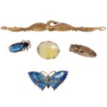 A COLLECTION OF FIVE BROOCHES