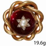 ANTIQUE GOLD GARNET BROOCH WITH PEARL AND DIAMONDS.