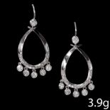 PAIR OF DIAMOND DROP EARRINGS,