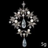 FINE EXAMPLE OF BELLE ÉPOQUE AQUAMARINE, DIAMOND AND PEARL PENDANT.