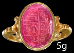 FINE CARVED RUBY SINGLE STONE RING