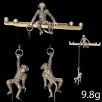 DIAMOND AND PEARL MONKEYS BROOCH.