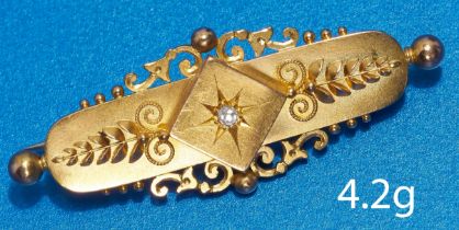 EDWARDIAN YELLOW GOLD AND DIAMOND BAR BROOCH