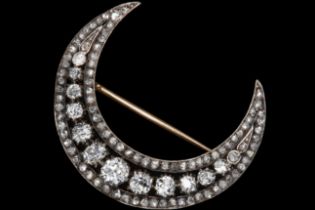 FINE VICTORIAN DIAMOND CRESCENT BROOCH