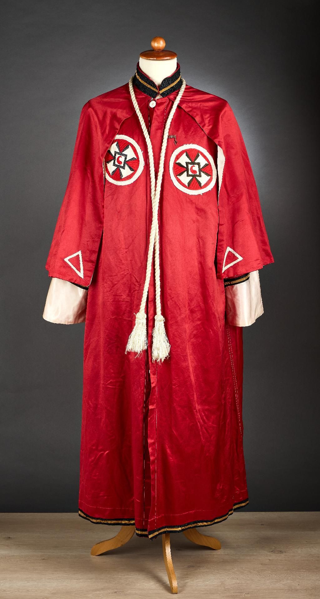 USA : USA: Ritter des Ku Klux Klan: Uniform - Kutte einer Hydra - Grand Night Hawk des KKK des S... - Bild 5 aus 7