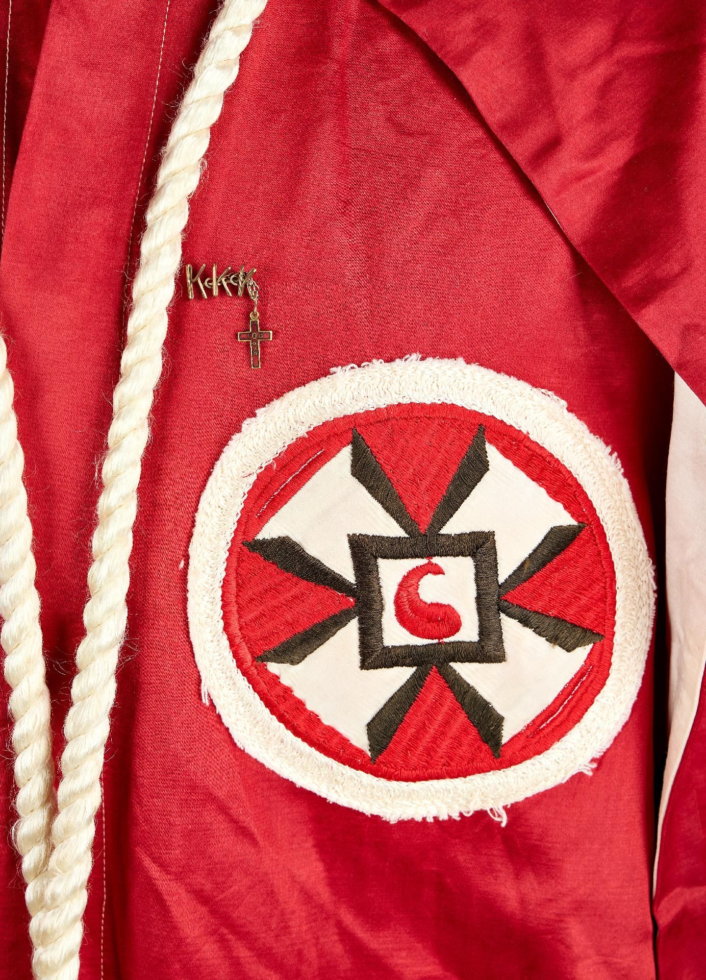 USA : USA: Ritter des Ku Klux Klan: Uniform - Kutte einer Hydra - Grand Night Hawk des KKK des S... - Bild 6 aus 7