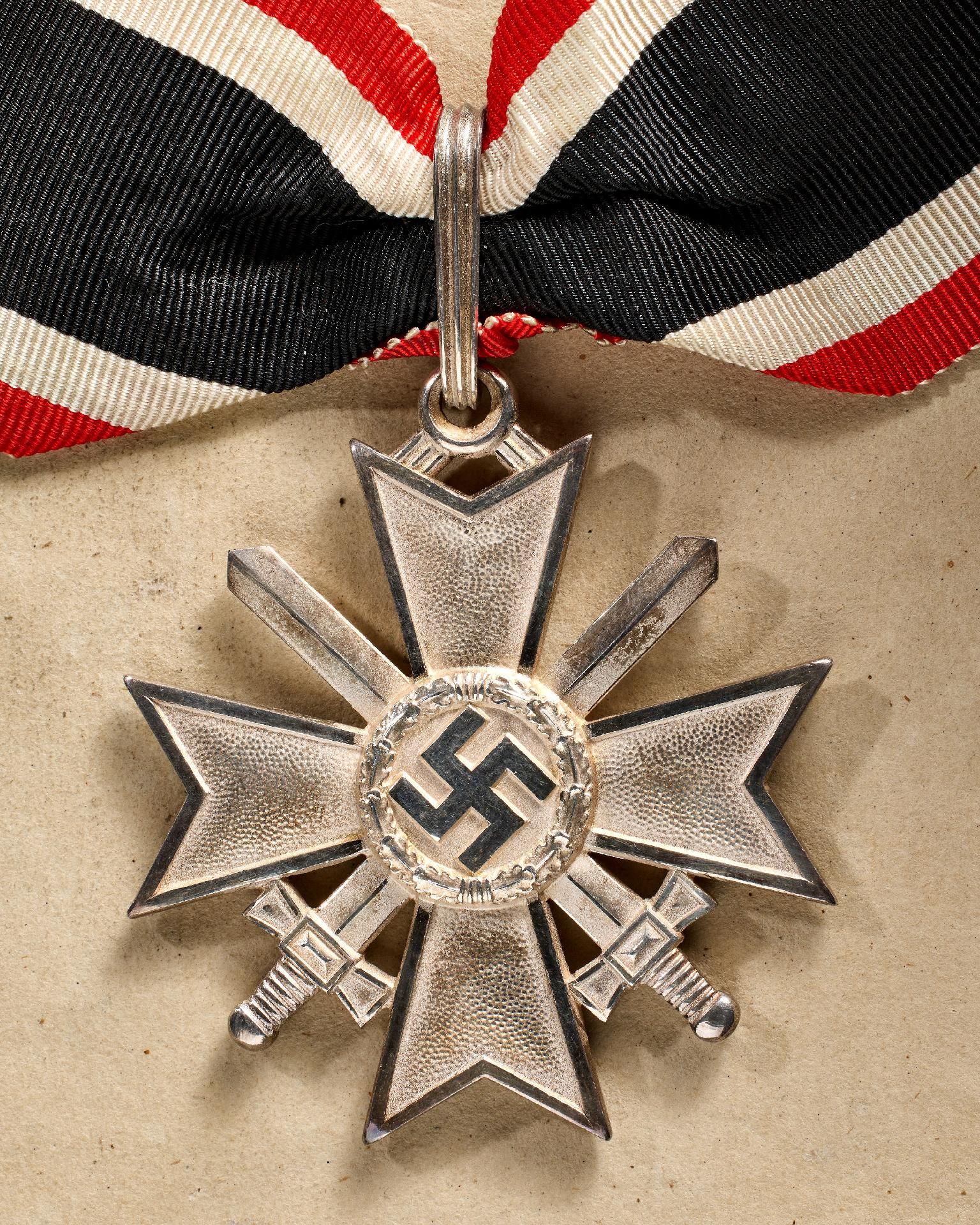 Kriegsverdienstkreuz : Ritterkreuz des Kriegsverdienstkreuzes mit Schwertern. - Bild 6 aus 7