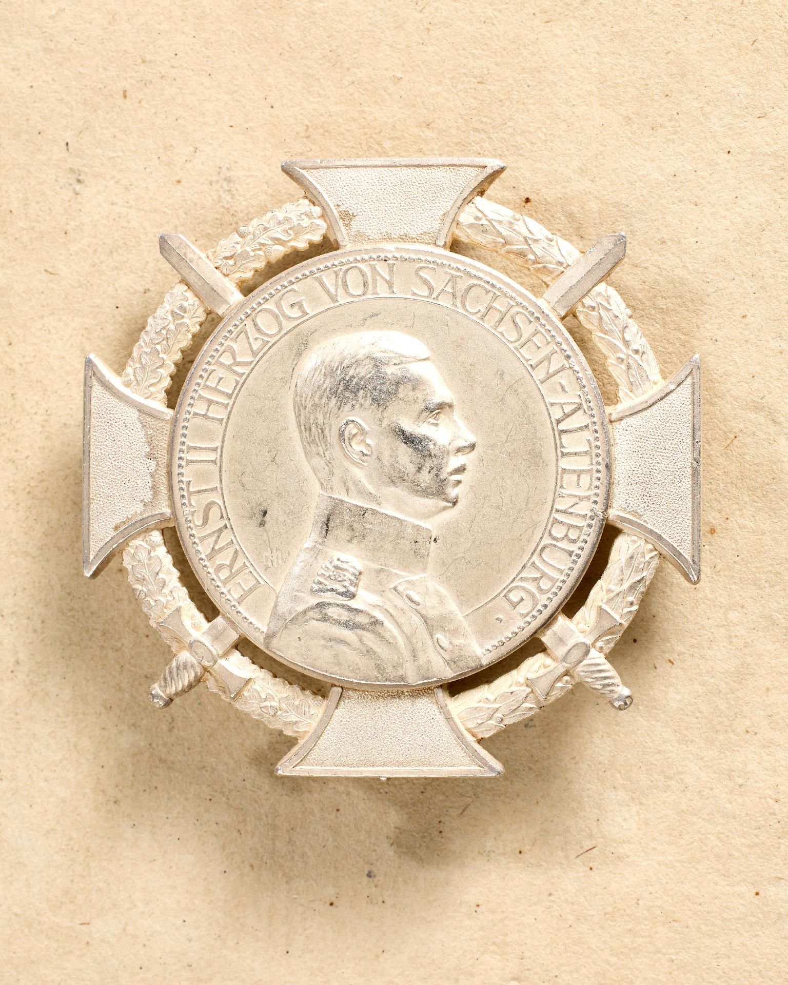 Sachsen Altenburg : Sachsen - Altenburg: Herzog Ernst Medaille 1. Klasse mit Schwertern.