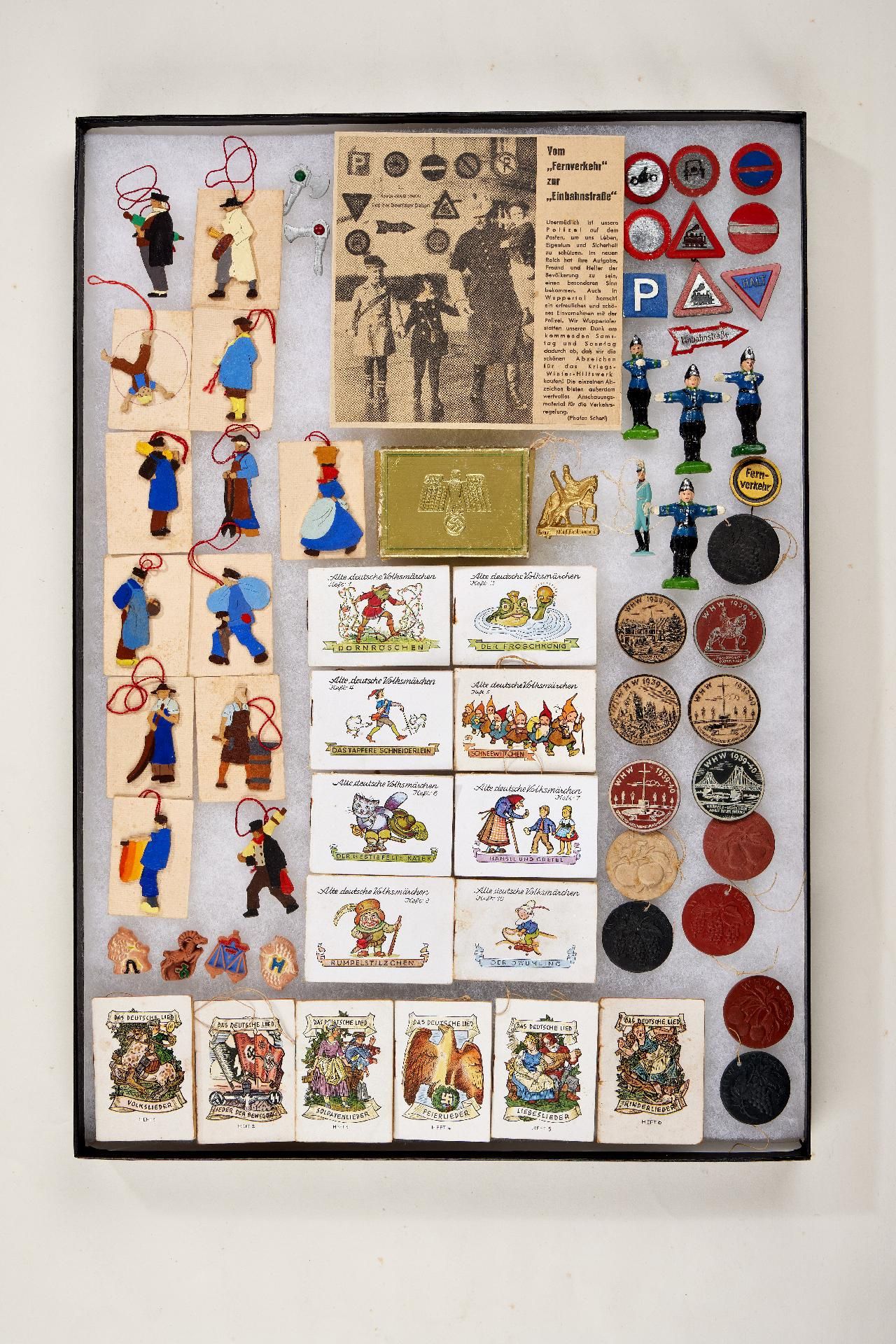 Zeitgeschichte - Verschiedenes - Konvolute : Große Sammlung WHW - Abzeichen - Bild 7 aus 10
