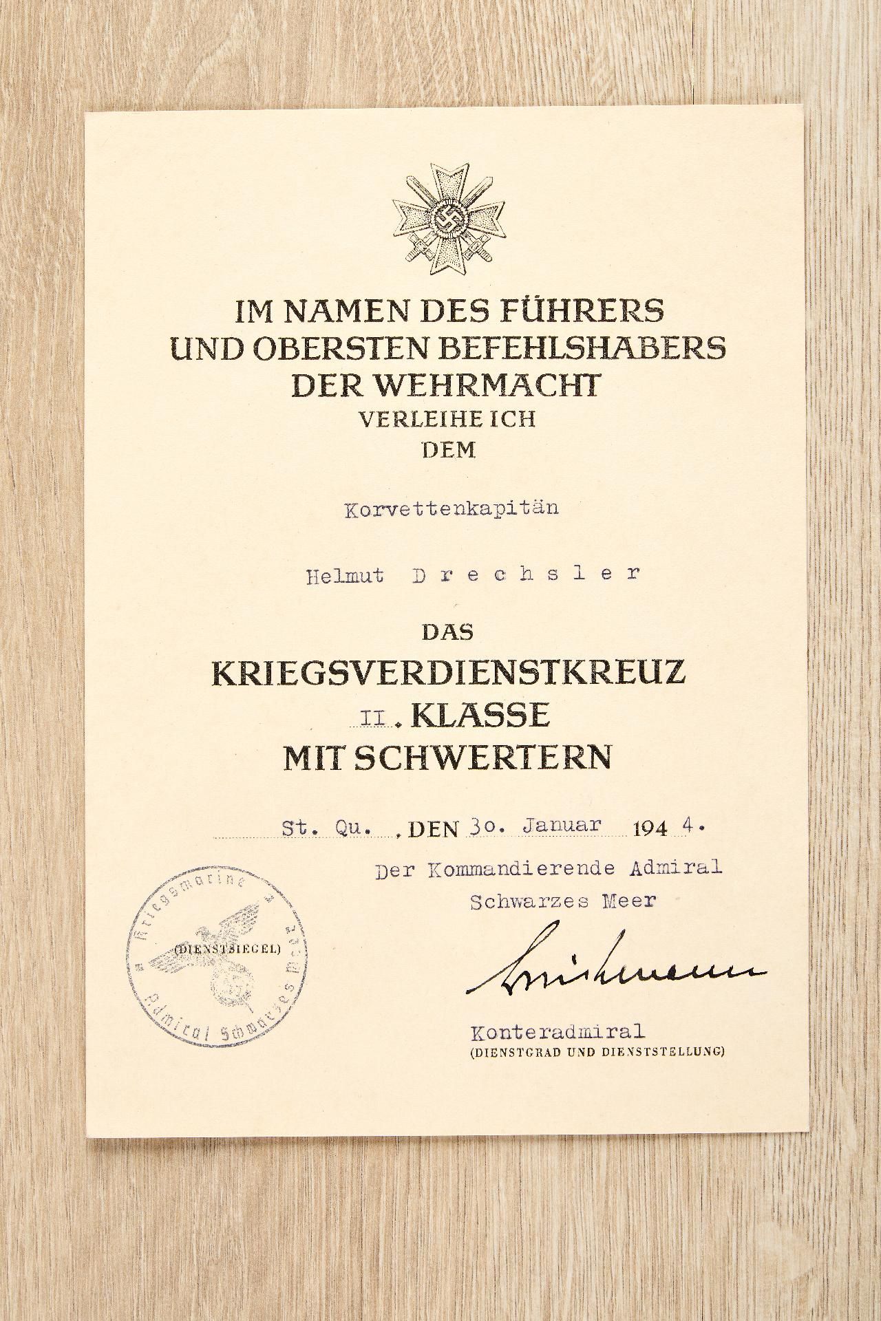 Kriegsmarine : Auszeichnungs- und Dokumentennachlass des Korvettenkapitäns Helmut Drechsler - Image 9 of 28