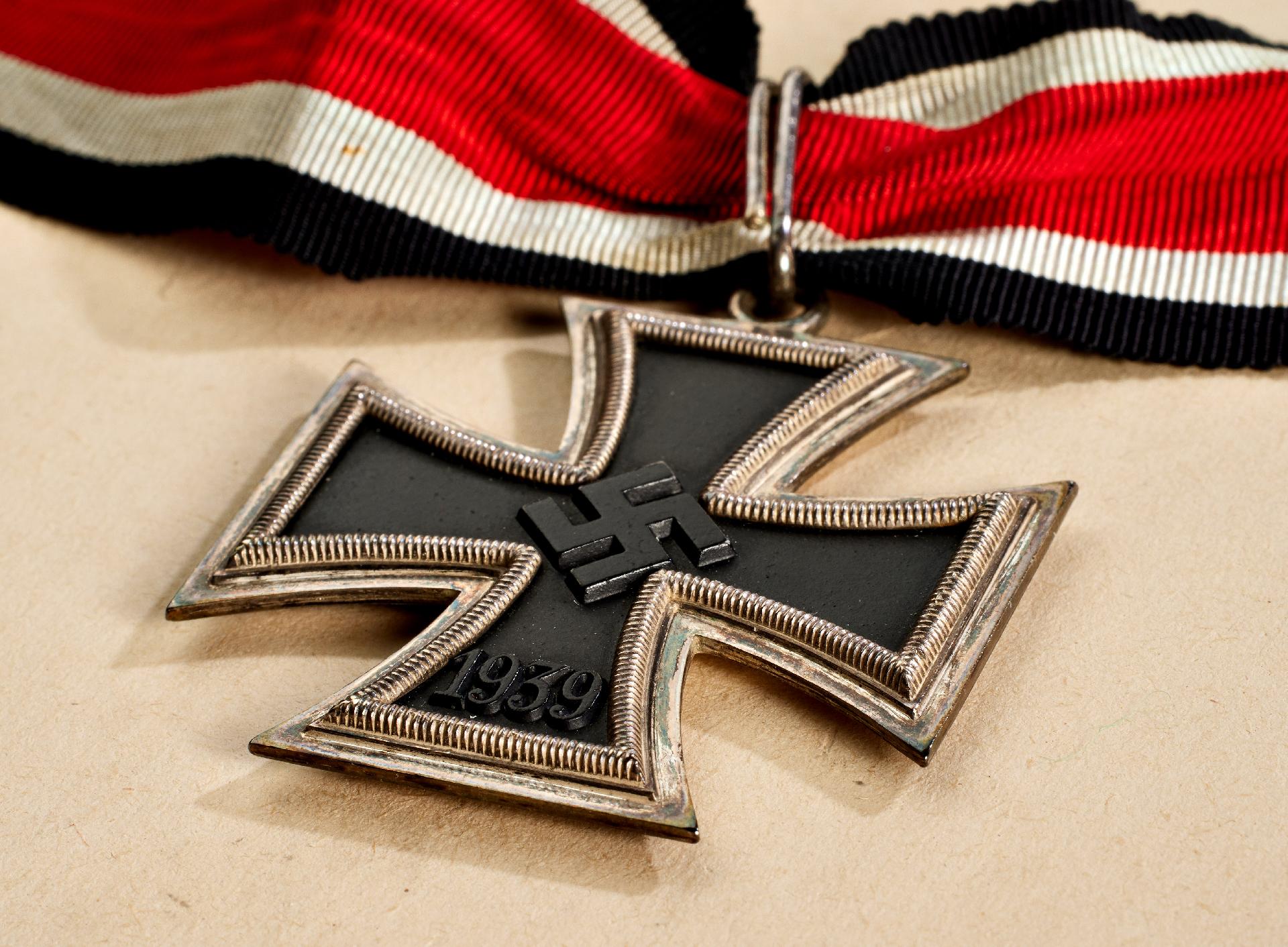 Knights Cross : Knight's Cross Group Oberleutnant Paul Friedel Weber, Chief 2nd / Heavy Army Fla... - Image 7 of 31