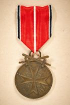 Deutscher-Adler-Orden : Deutsche Bronzene Verdienstmedaille mit Schwertern, 1943 ? 45. Rückseite...
