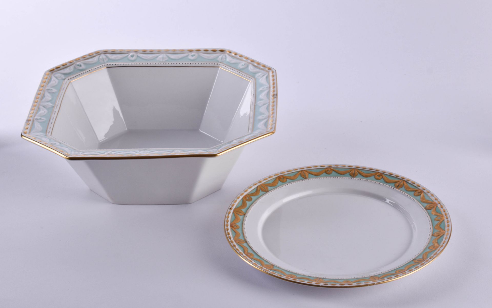 Tender bowl and dinner plate, porcelain, colourfully painted and gold decorated, bowl ht: 7,5 cm, 2 - Image 2 of 6