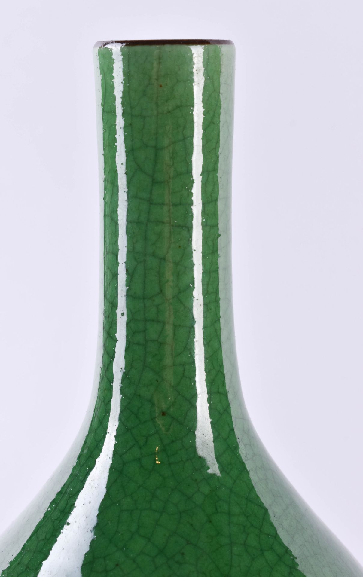 Vase Bouteille en porcelaine vert-pomme, China 18./19. Jhd. - Bild 3 aus 5