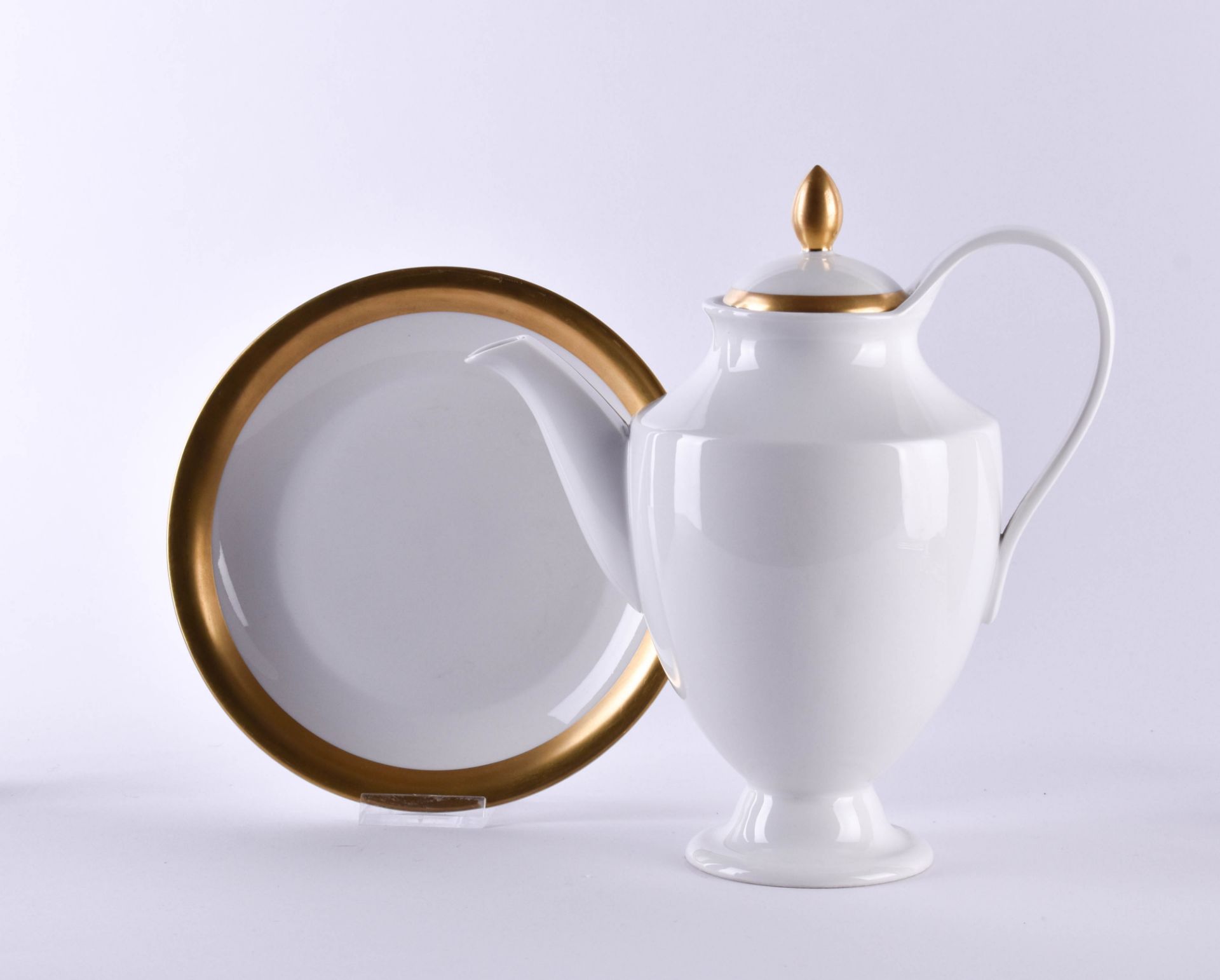 1 coffeepot and 1 plate, porcelain, each with matt gold overlay, pot ht: 21.5 cm, blue scepter mark