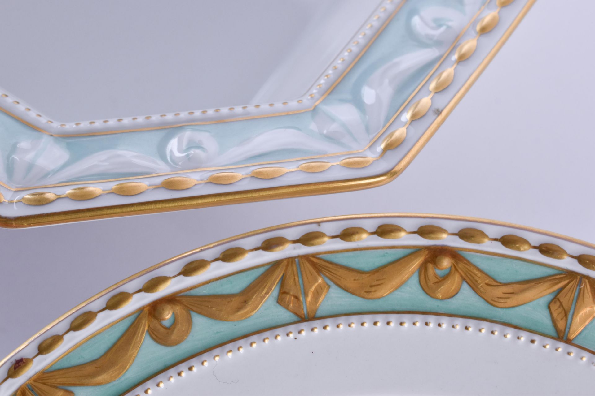 Tender bowl and dinner plate, porcelain, colourfully painted and gold decorated, bowl ht: 7,5 cm, 2 - Image 3 of 6