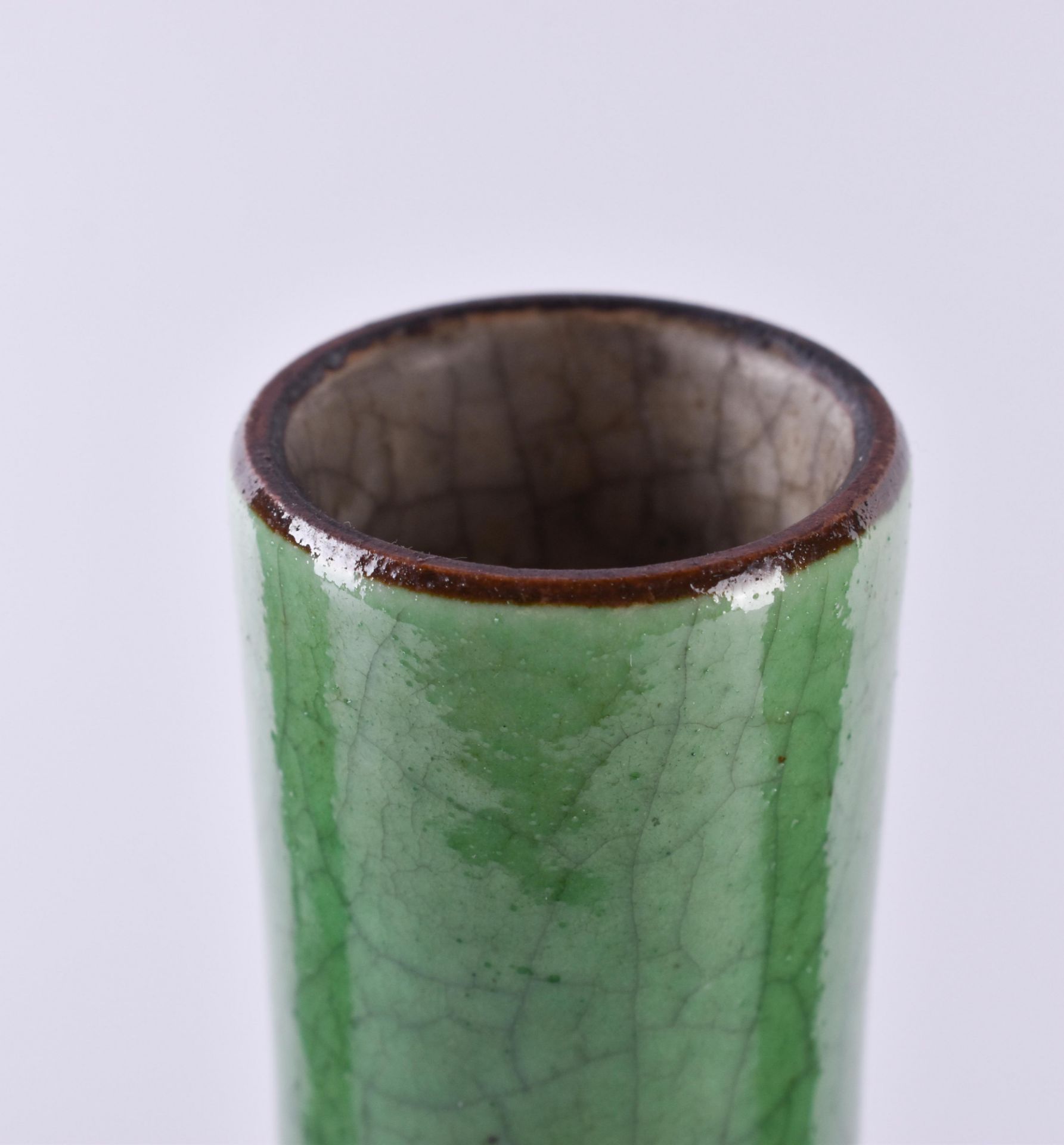 Vase Bouteille en porcelaine vert-pomme, China 18./19. Jhd. - Bild 4 aus 5