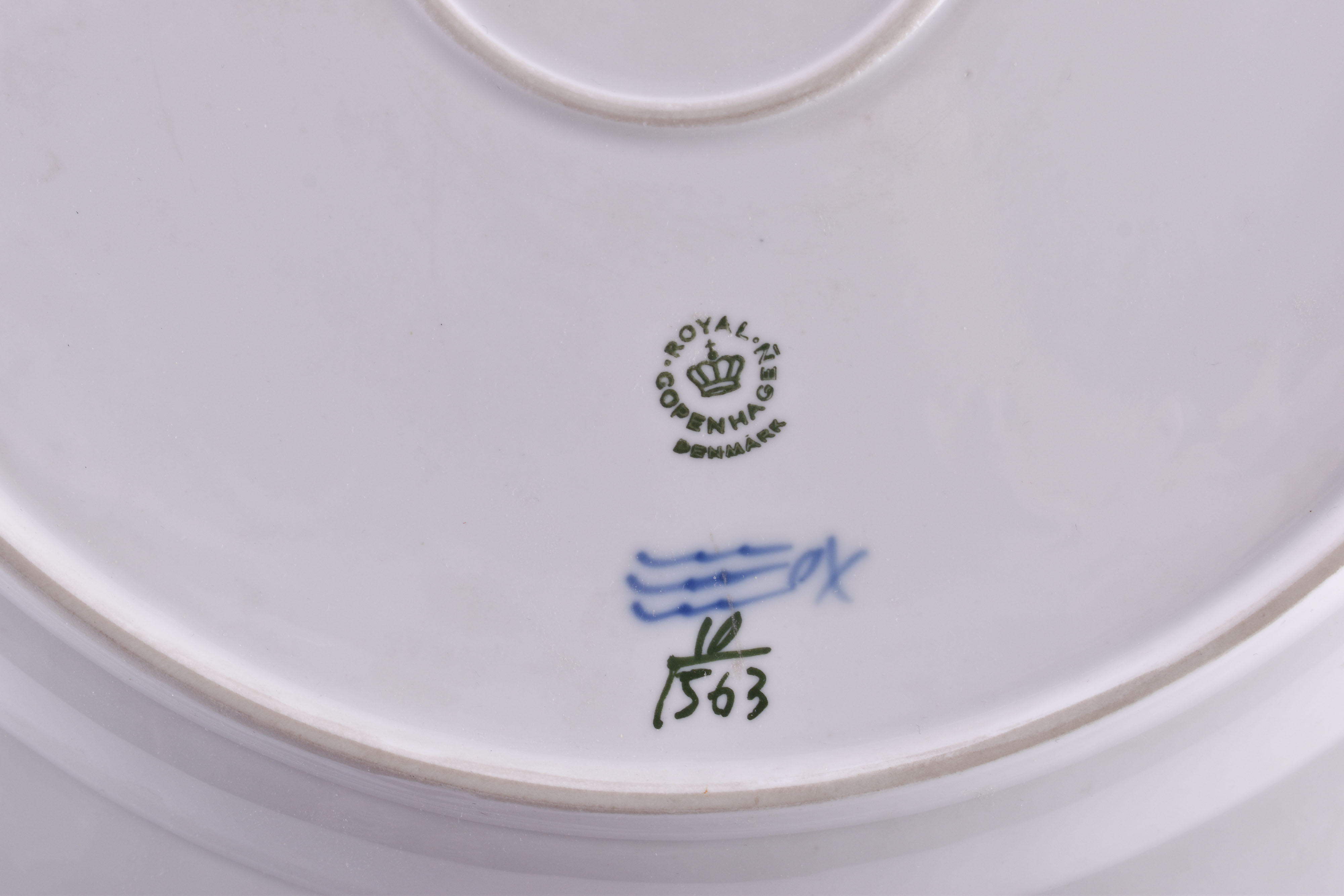 Large round serving plate Royal Copenhagen  - Image 4 of 4