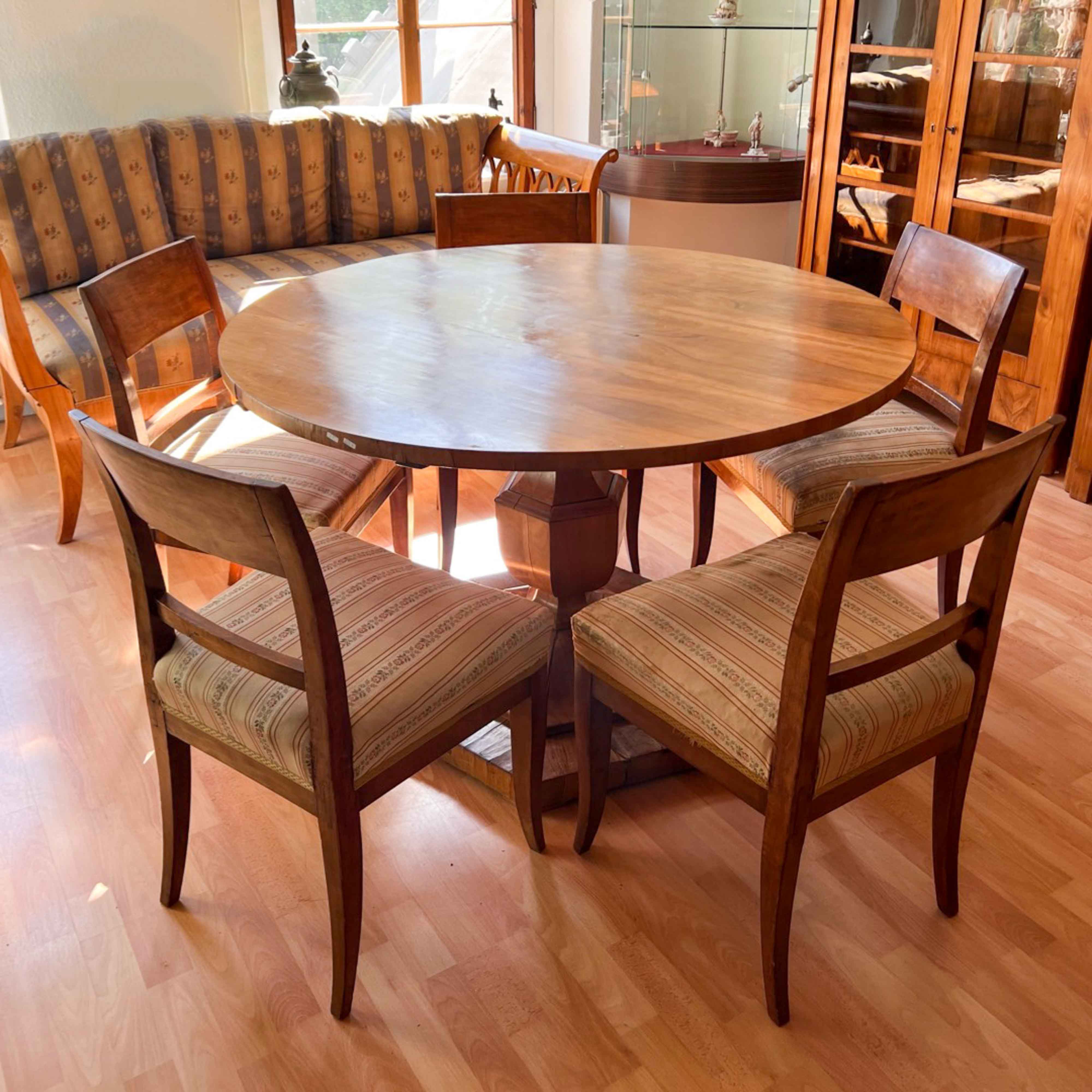 Biedermeier table and 5 chairs around 1830/40