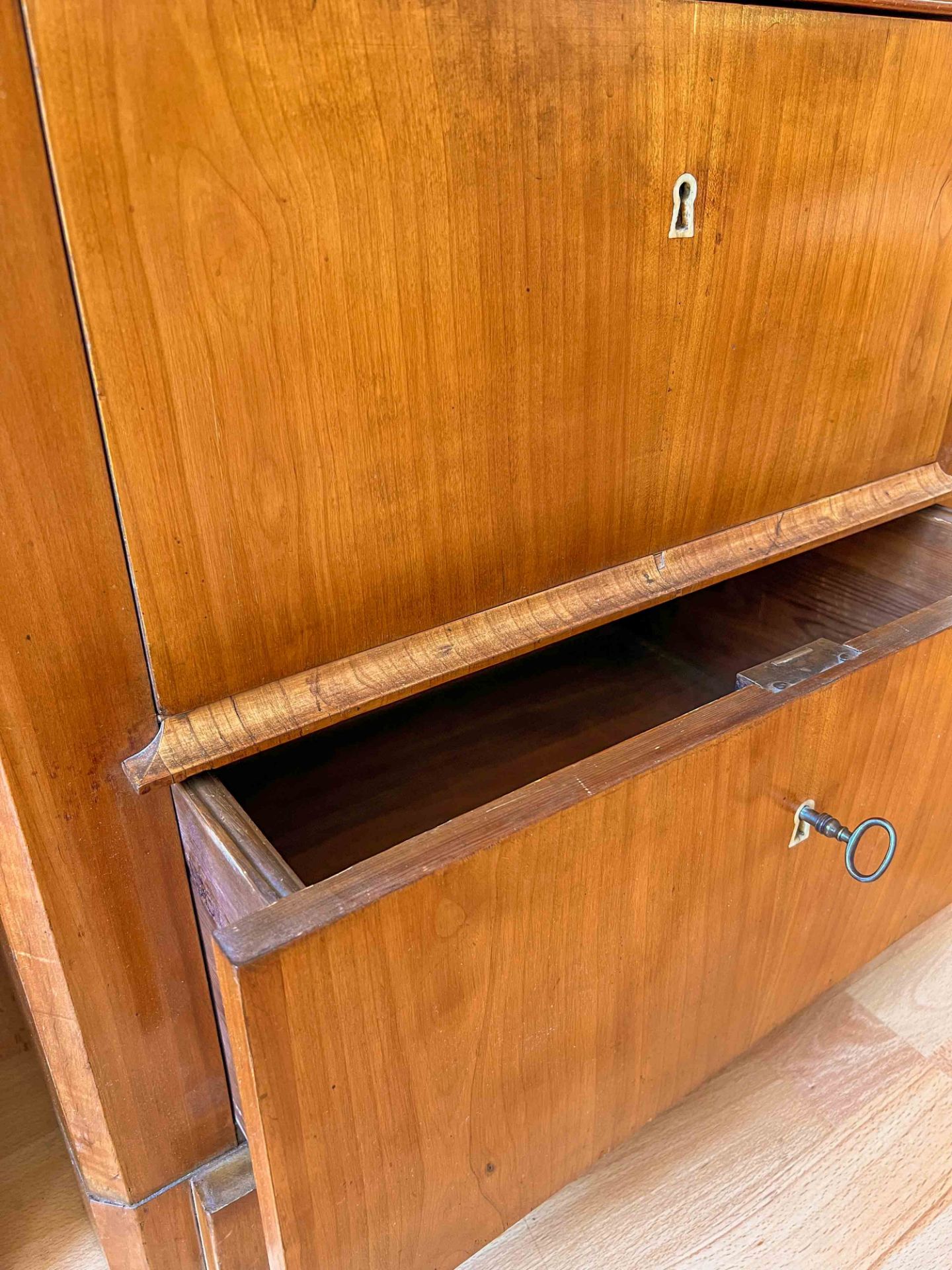 Biedermeier Aufsatzschrank um 1840/50 - Bild 3 aus 4