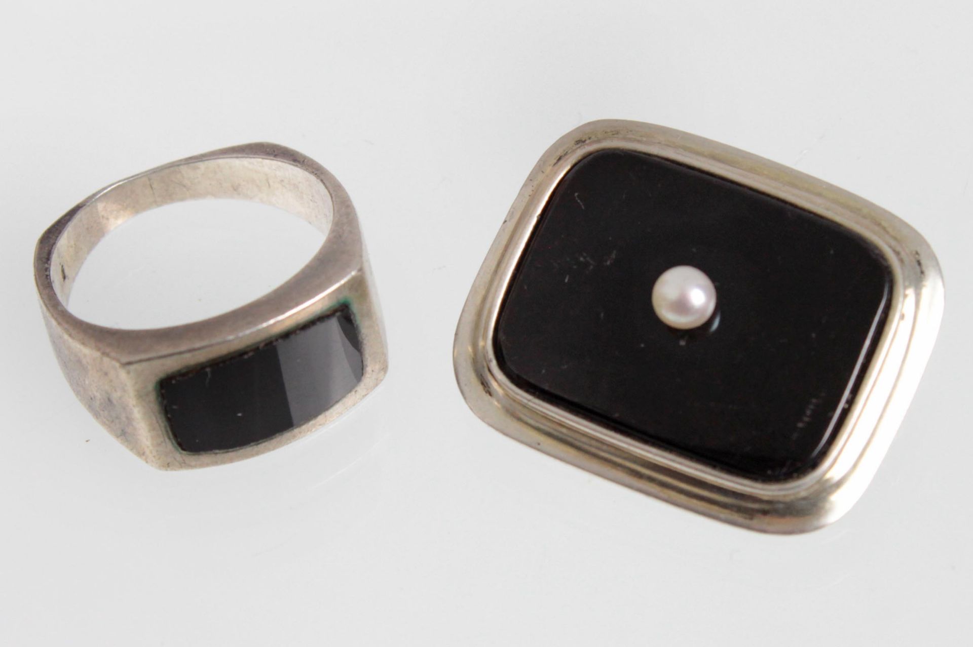 Onyx Ring und Brosche