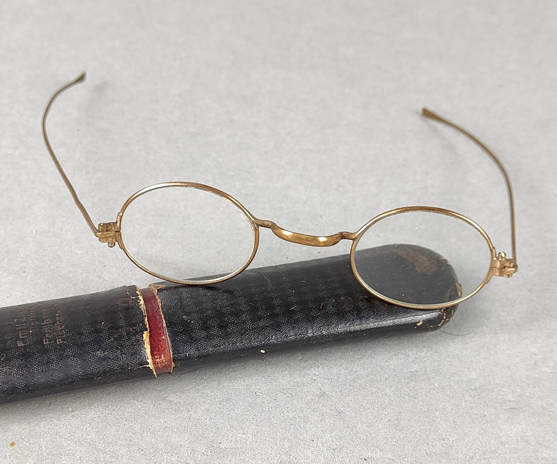 Biedermeier Brille im Etui