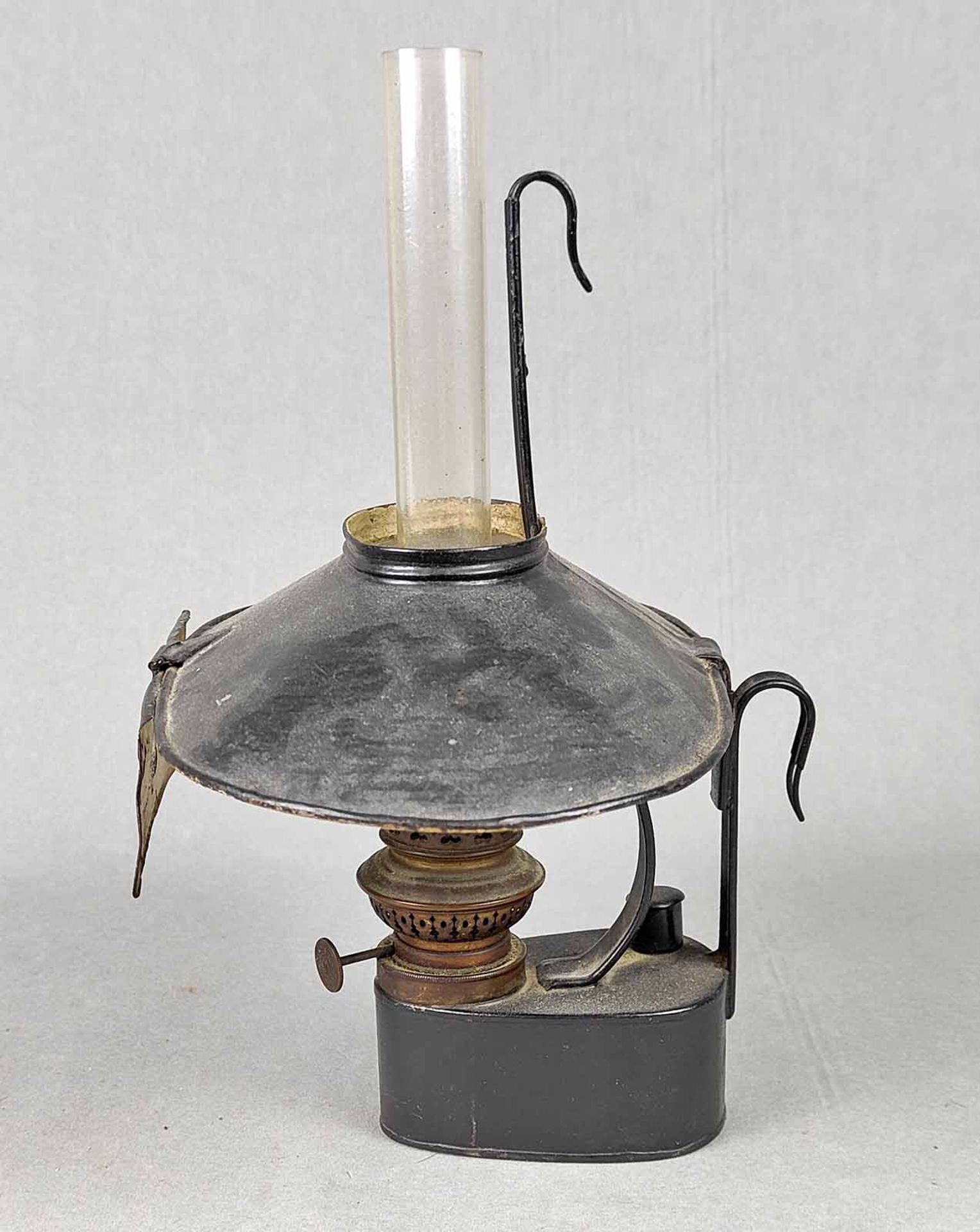 tragbare Petroleumlampe 1920er Jahre