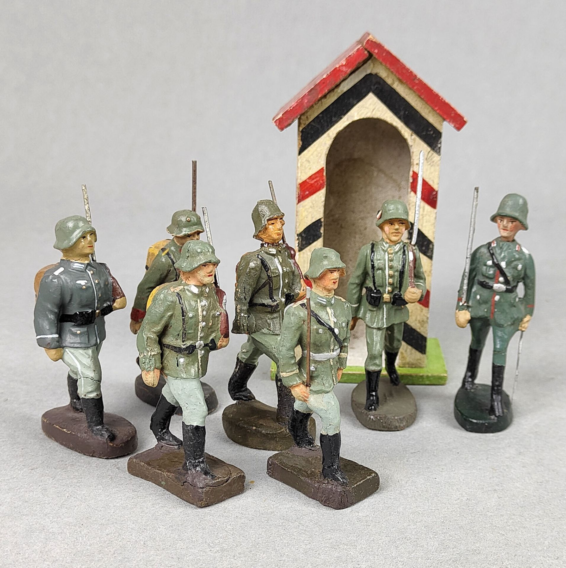 Wachhaus mit 7 Massesoldaten