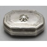 Tabatiere / Schnupftabakdose / A silver snuffbox with a locking mechanism, wohl 18. Jh.