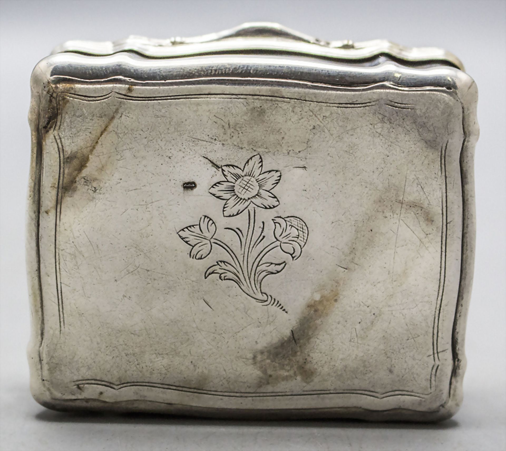 Rokoko Tabatiere mit Jagdszene / Schnupftabakdose / A silver Rococo snuffbox with a hunting ... - Image 2 of 4