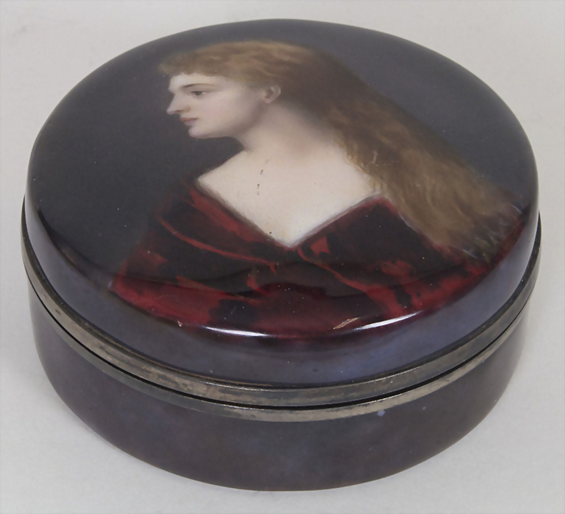 Emaildose mit Portrait einer jungen Frau / A round enamelled silver box with a pre-raphaelite ... - Image 3 of 5
