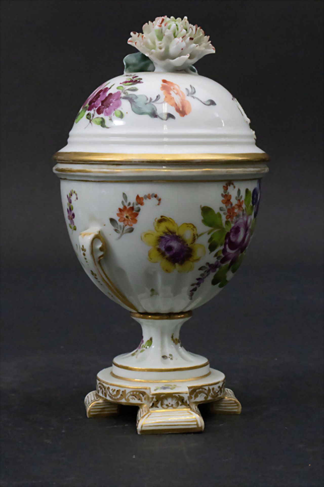 Deckelgefäß mit Blütenknauf / A lidded bowl with flower handle, wohl deutsch, Anfang 19. Jh. - Bild 2 aus 9