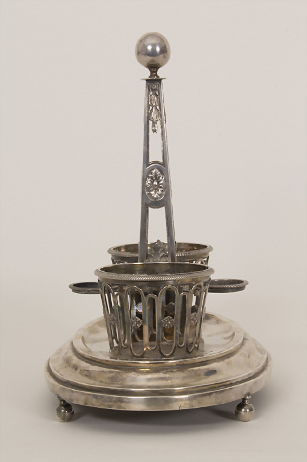 Louis-Seize Menage / A silver Louis-seize cruet stand, Henri-Louis Dutry, Paris, 1787 - Bild 4 aus 9