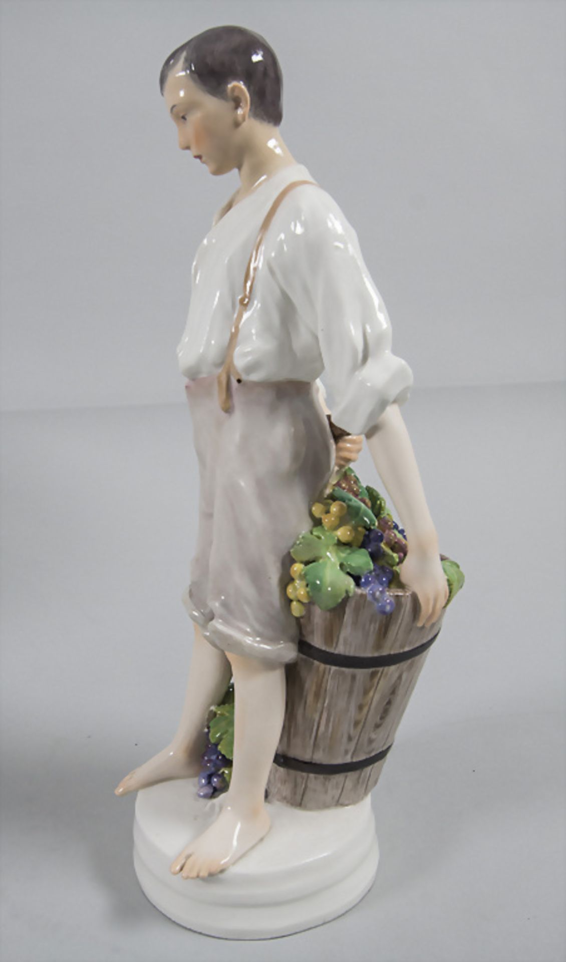 Jugendstil Figur 'Winzerknabe' / An Art Nouveau figurine of a young winemaker, Theodor ... - Image 2 of 5