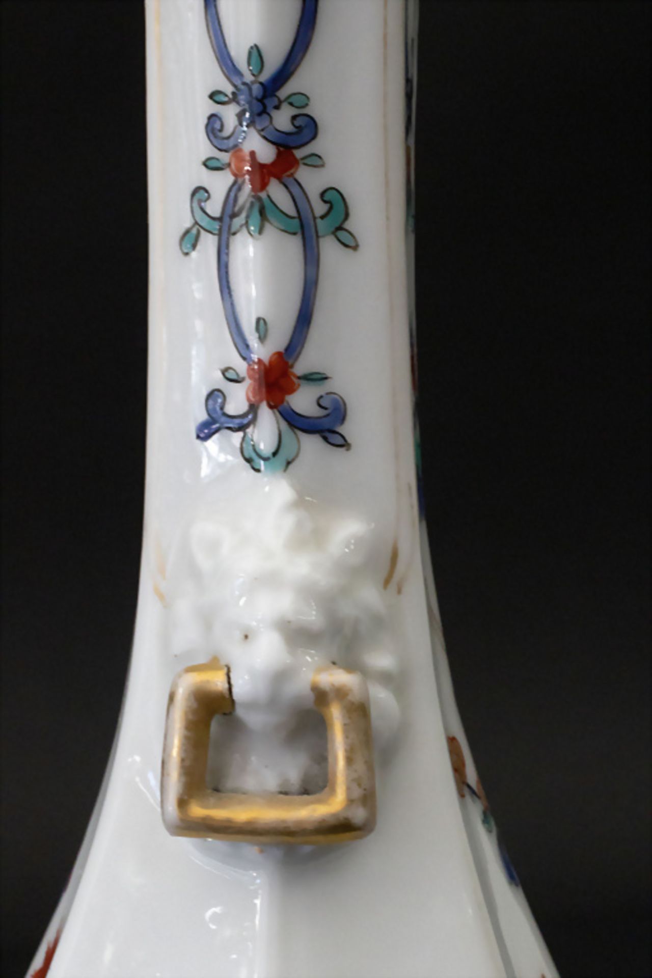 Kakiemon Deckelvasen-Paar / A pair of Kakiemon lidded vases, wohl Meissen oder Chantilly, 18. Jh. - Bild 10 aus 12