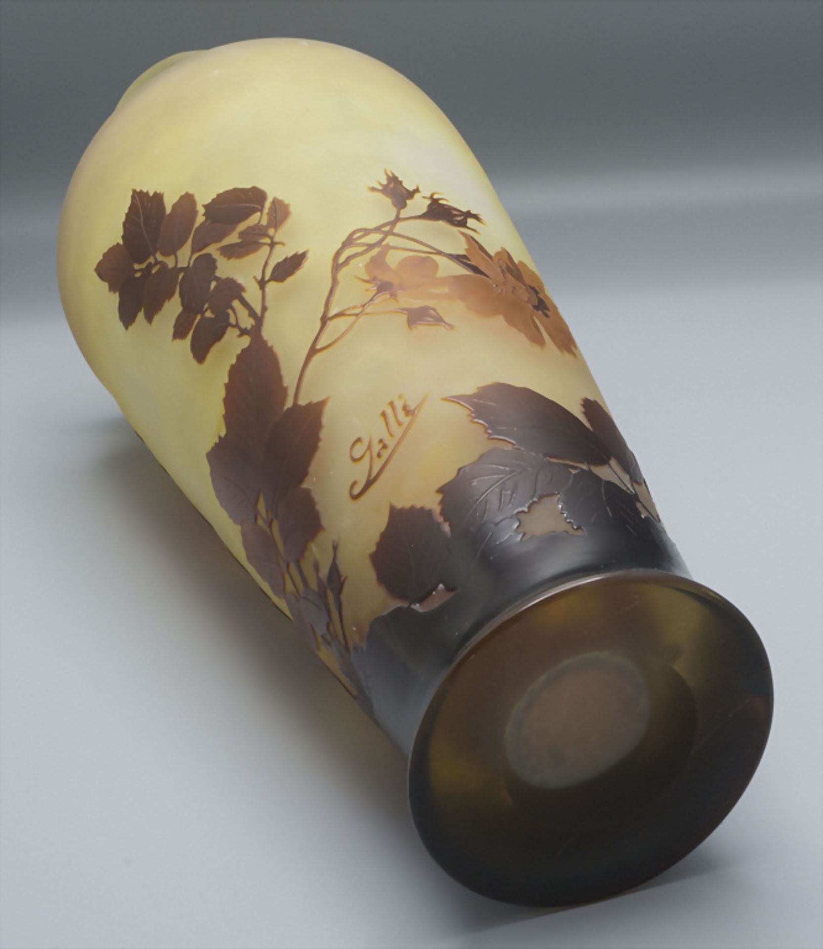 Jugendstil Vase mit Rosen / An Art Nouveau cameo glass vase with roses, Emile Gallé, École de ... - Bild 7 aus 9