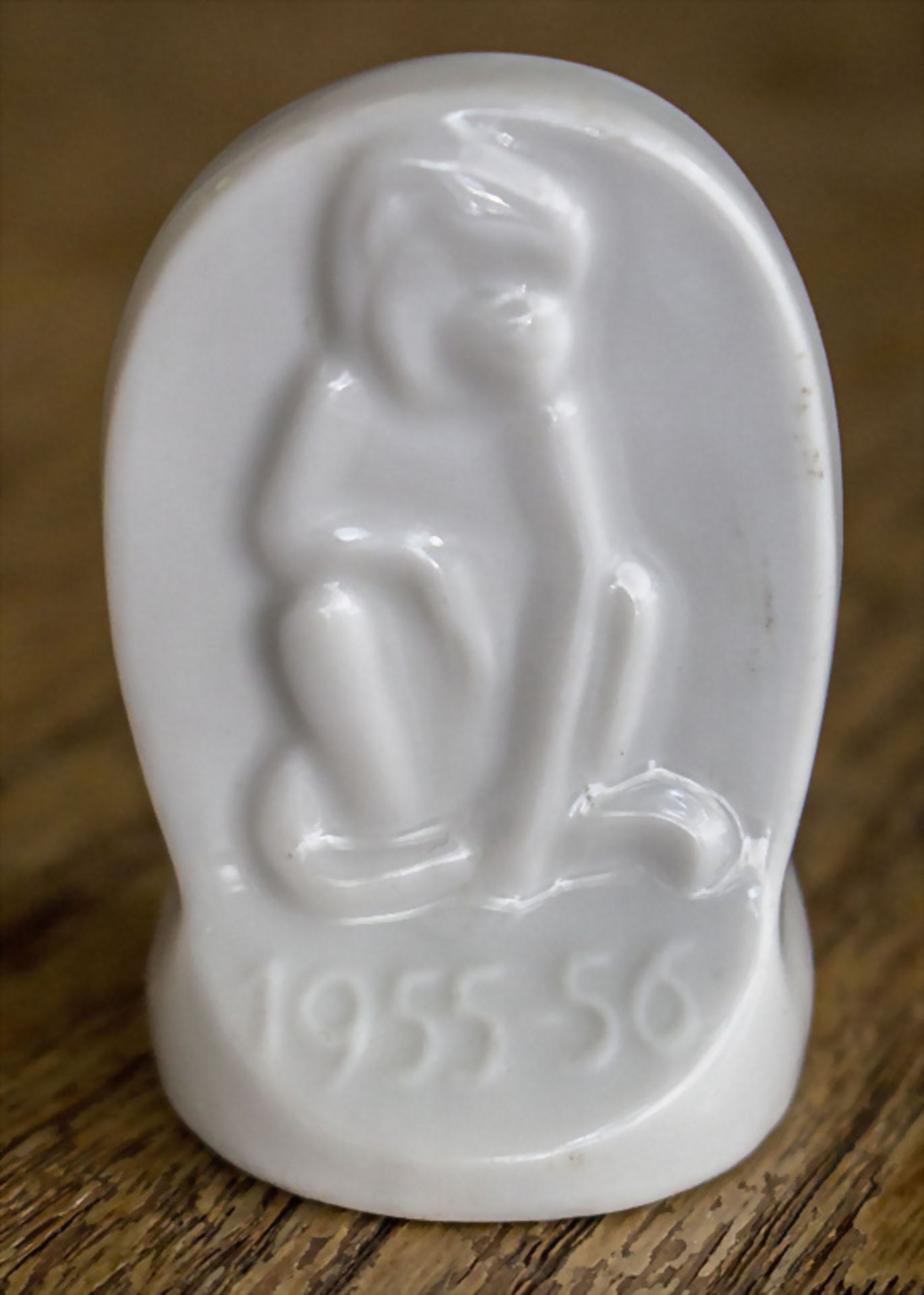 Petschaft mit Eule und Affe / A porcelain seal with an owl and an ape, Fürstenberg, 1955-56 - Bild 2 aus 4