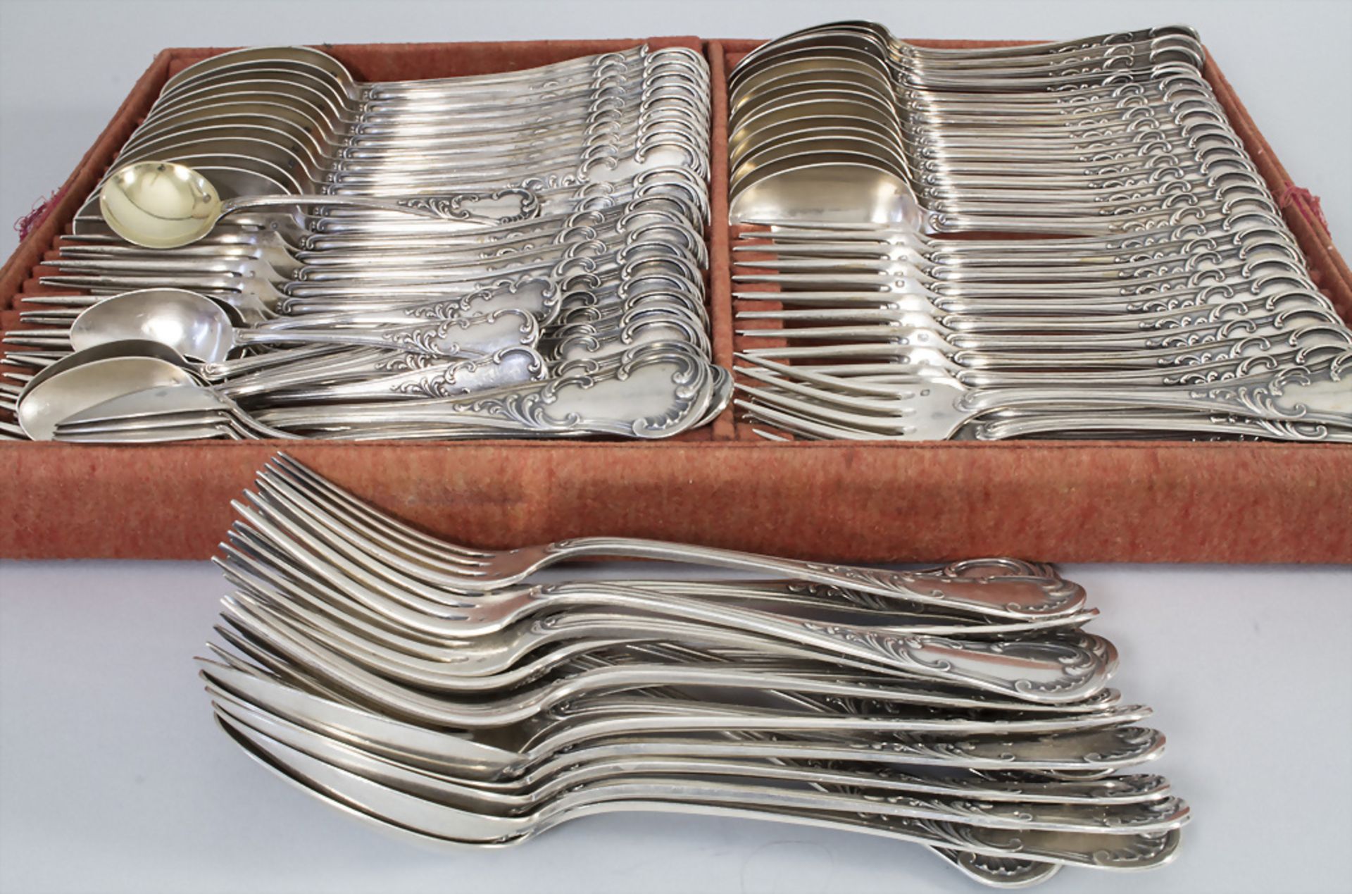 Silberbesteck 86 tlg. / A set of 86 silver cutlery, Pierre Queille, Paris, um 1860
