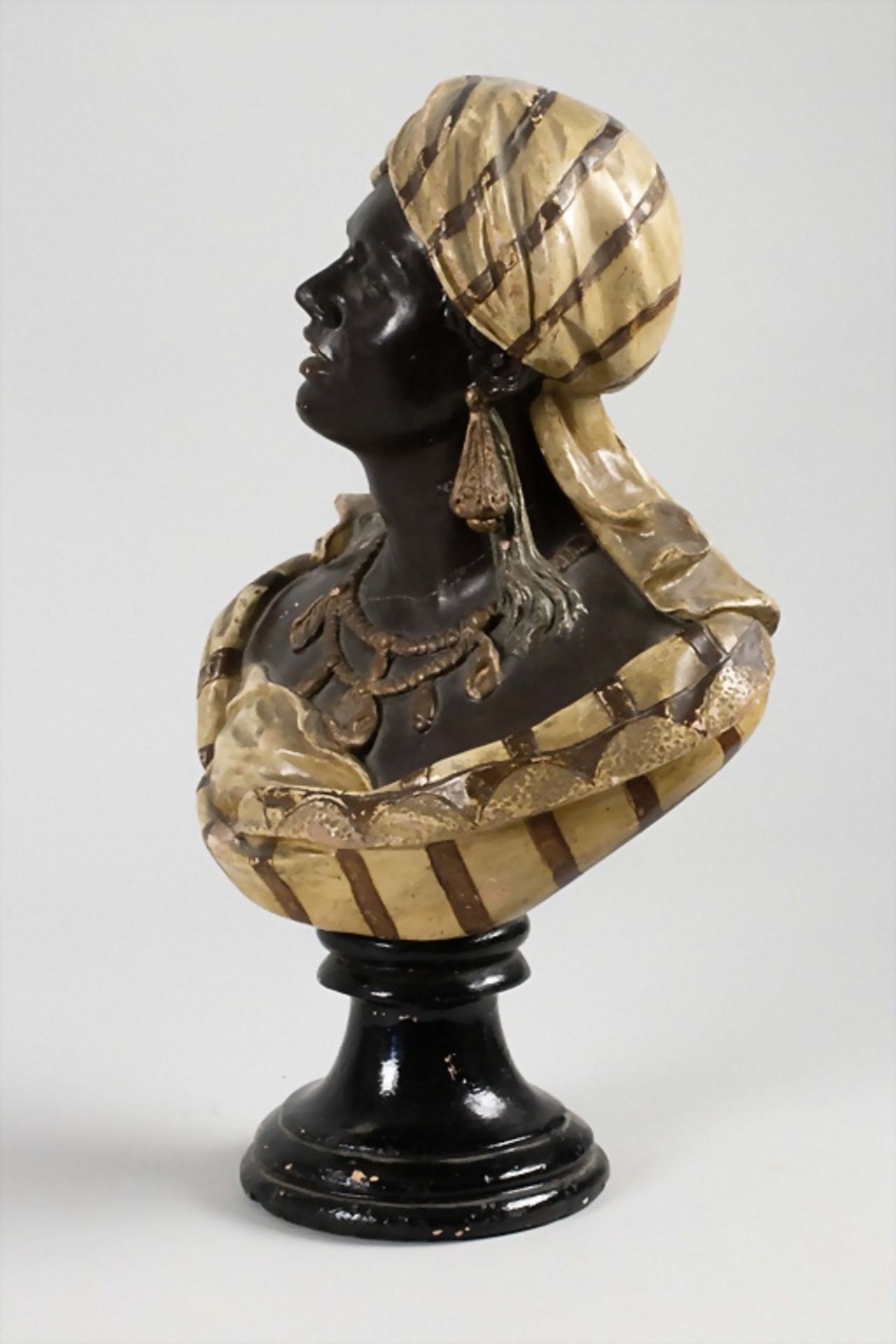 Keramikbüste 'Orientalin' / A ceramic bust of an 'Oriental lady', 1920er Jahre - Bild 3 aus 7