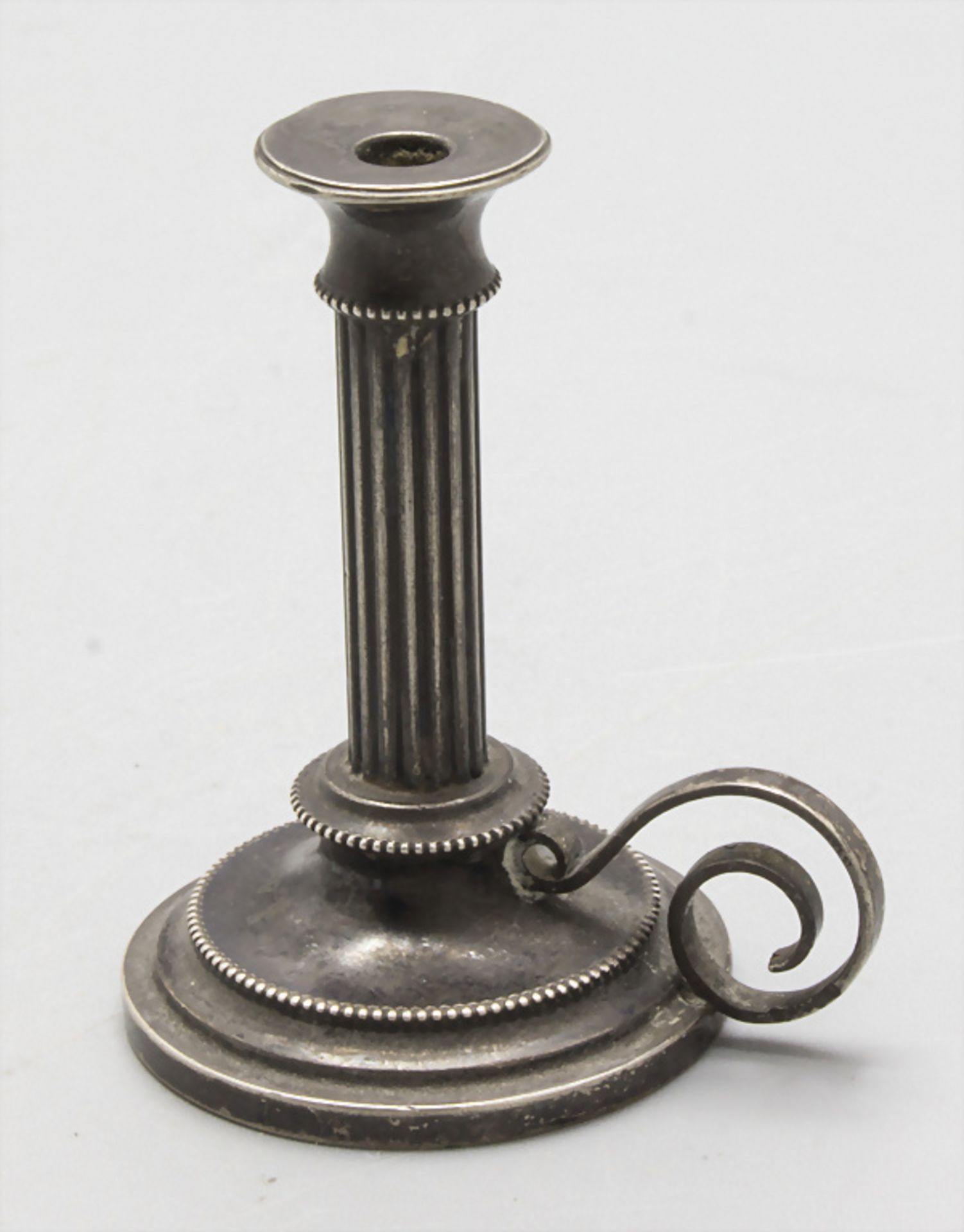 Miniatur Handleuchter / A miniature silver candle holder with handle, Georg Adam Scheid ...